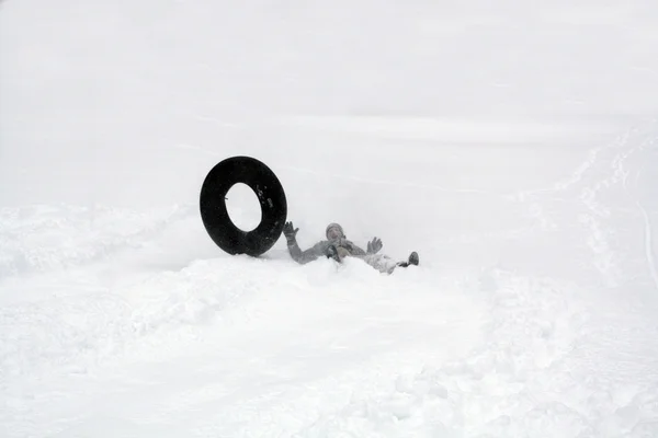 Człowiek w śniegu — Zdjęcie stockowe