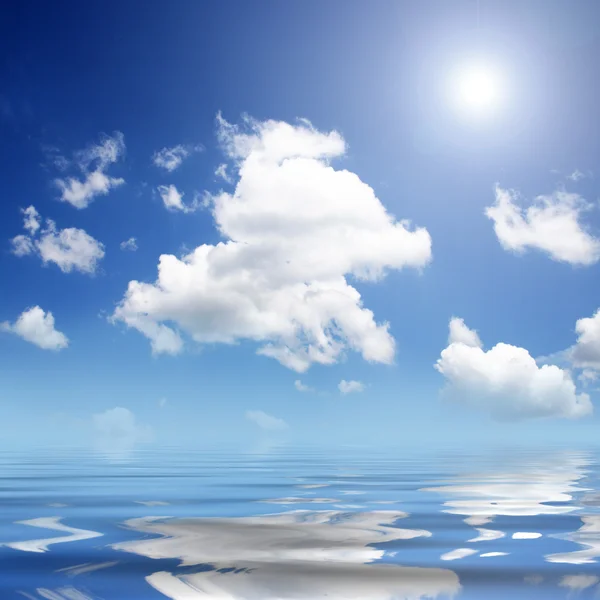 蓝蓝的天空和海洋 — 图库照片