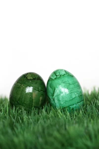Yeşil ve hafif pişmiş yumurta — Stok fotoğraf