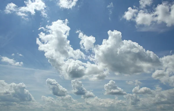 Blue sky clouds several un — Stock Photo, Image