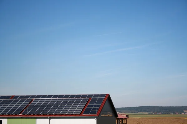 Solaranlage auf dem Haus — Stockfoto