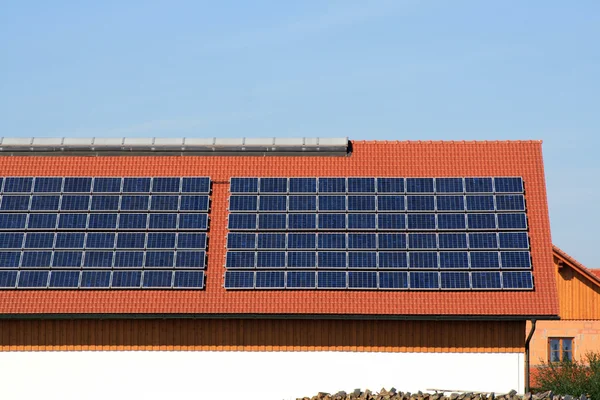 Plantas solares no telhado — Fotografia de Stock