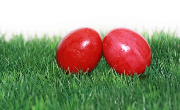 Uova di Pasqua rosse al centro dell'attenzione — Foto Stock