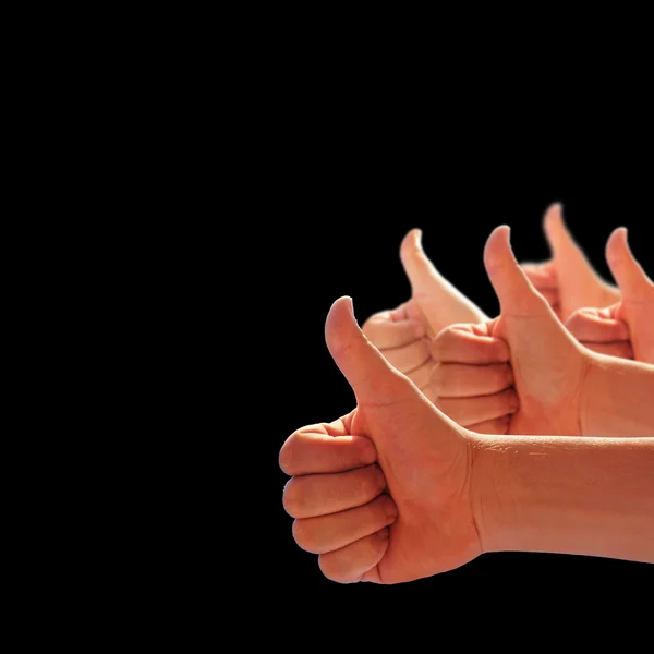 Männliche Hände auf schwarzem Hintergrund — Stockfoto