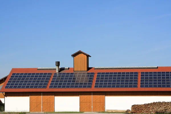 Panel solar en el techo — Foto de Stock