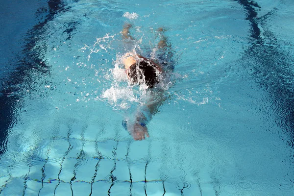 Aktiv live med simning — Stockfoto