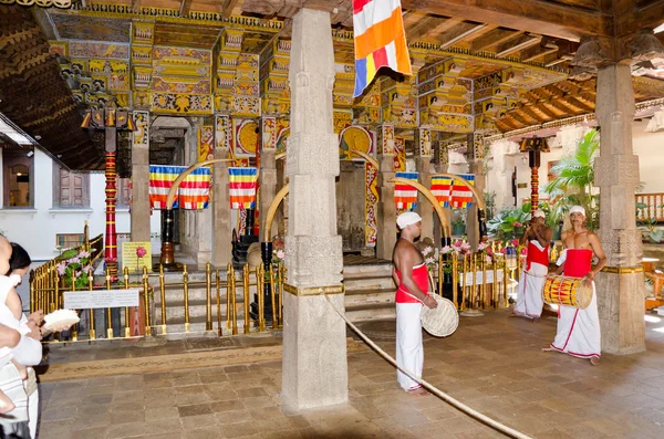 L'espace intérieur du temple, Kandy, Sri Lanka, 8 décembre 201 — Photo