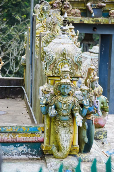外部装饰的印度教寺庙在斯里兰卡拉山 — 图库照片