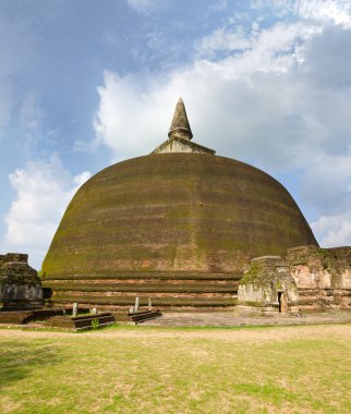 üç büyük dagobas sonra dördüncü büyük dagoba sri Lanka