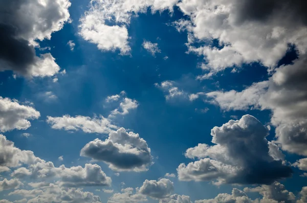 Erleichterung schöne Wolken — Stockfoto