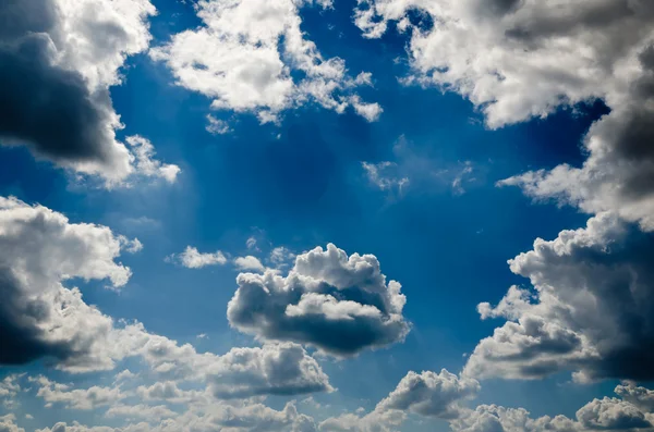 Kabartma güzel bulutlar — Stok fotoğraf