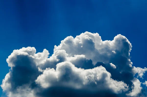 Alívio belas nuvens — Fotografia de Stock