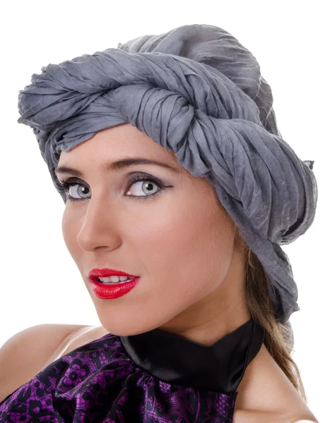 裹着头巾的女人肖像 — 图库照片