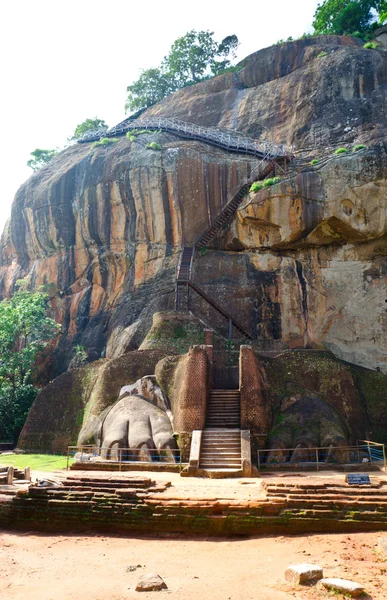 View of mount Sigiriya, Sri Lanka (Ceylon). — Stock Photo, Image