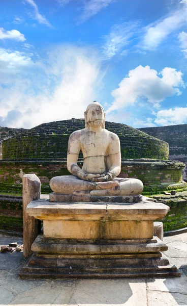 Bouddha de pierre sur Vatadage — Photo