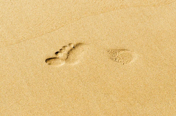 人类在沙滩上的足迹 — 图库照片