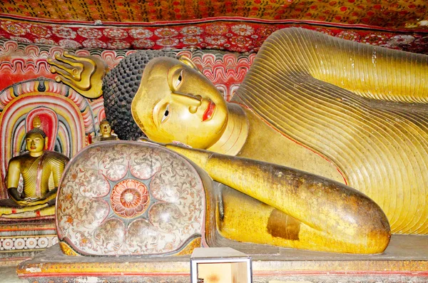 Statua di Buddha sdraiato — Foto Stock