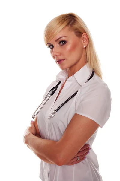 Joven rubia atractiva médico con los brazos cruzados — Foto de Stock