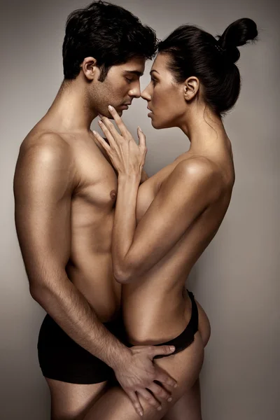 Coppia romantica in lingerie — Foto Stock