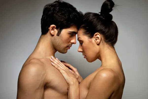 Giovani amanti in topless — Foto Stock