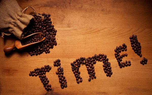 Zeit für frisch geröstete Kaffeebohnen — Stockfoto