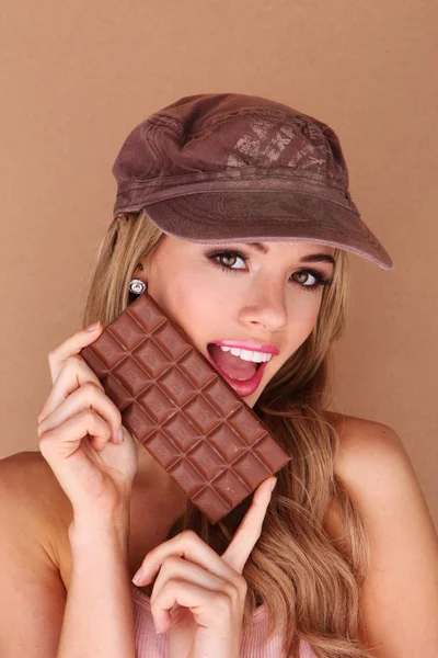 Pretty Woman Holding Chocolate Treat — Stock Photo, Image