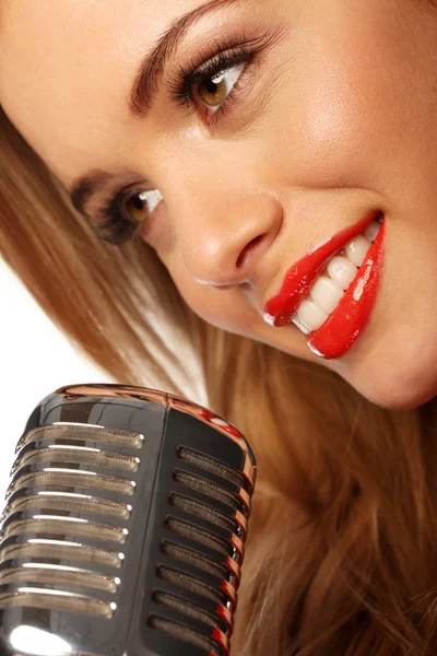 Kırmızı dudaklar ve mikrofon — Stok fotoğraf