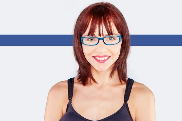 Frau mit Tanktop und Brille — Stockfoto
