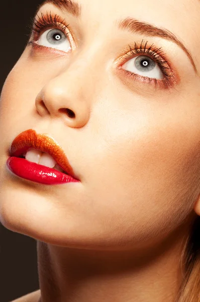 Celestial chica rubia con los labios partidos — Foto de Stock
