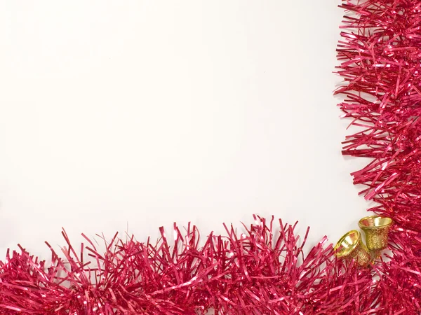 Sinos de Natal dourados e decoração vermelha . — Fotografia de Stock