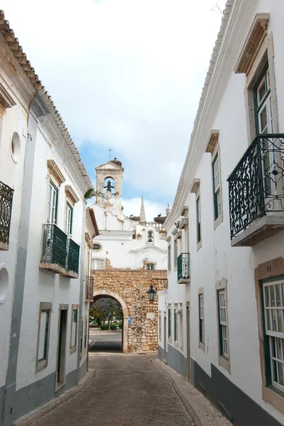 Faro oude dorp vermelding boog, portugal — Stockfoto