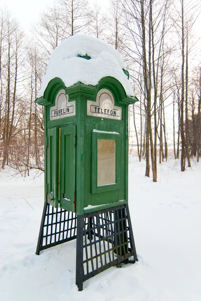 Vieille cabine téléphonique finlandaise . — Photo