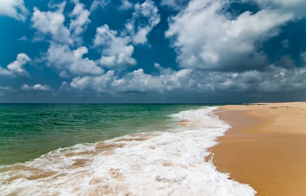 Praia oceânica . — Fotografia de Stock