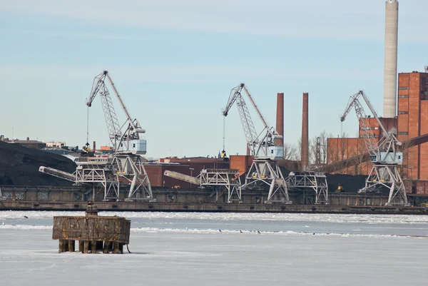 Carga de carbón en el puerto . — Foto de Stock