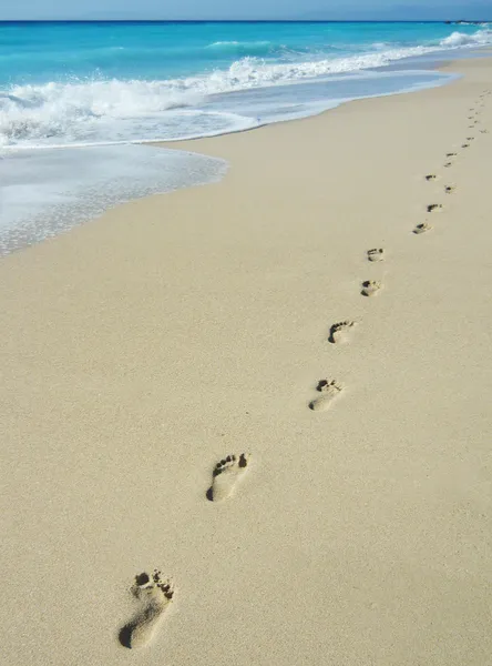 Coastline with footprints — Stock Photo, Image