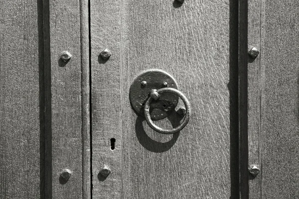 Gammal dörr — Stockfoto