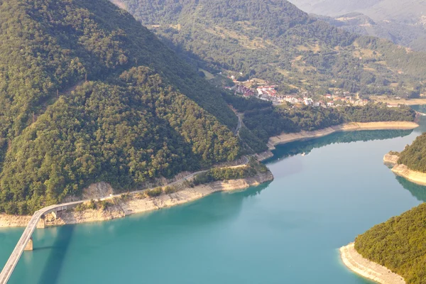 Вид с воздуха на реку Пива - Черногория — стоковое фото