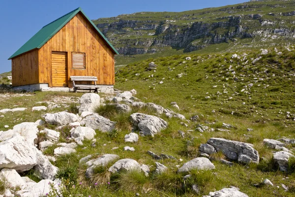 Malý dřevěný domek - durmitor, Černá Hora — Stock fotografie