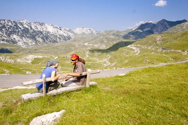 Couple in Durmitor National Park. — Stock Photo, Image