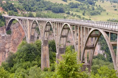 büyük eski bir köprü olarak durdevica - Karadağ
