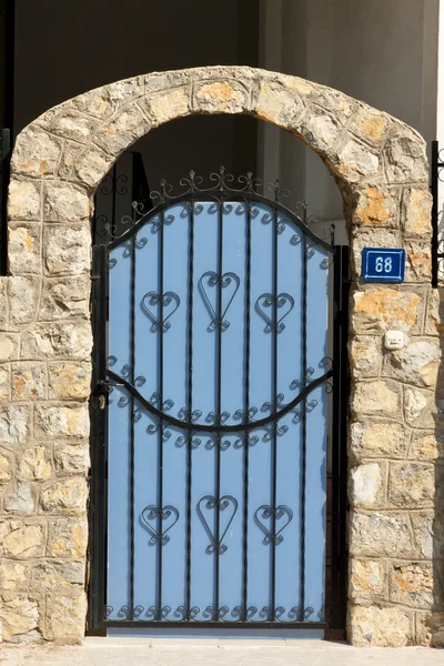 Голубые ворота — стоковое фото