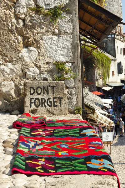 Alfombra colorida - plaza de mercado en Mostar —  Fotos de Stock