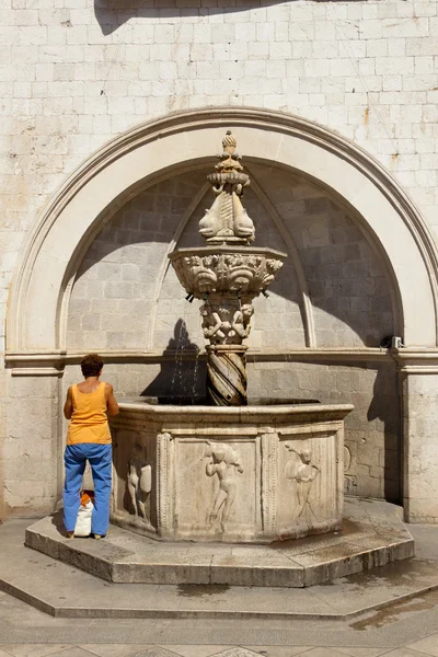 Старий фонтан - Дубровник, Хорватія. — стокове фото