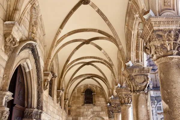 Techo del patrón de la antigua iglesia exterior - Dubrovnik —  Fotos de Stock