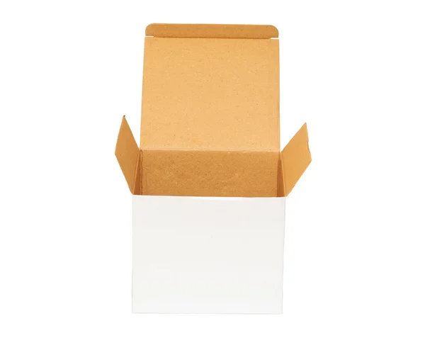 Откройте пустую картонную коробку — стоковое фото