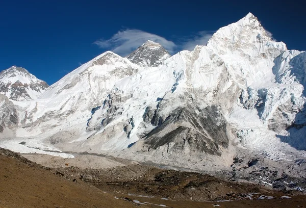 Everest och nuptse från kala patthar — Stockfoto