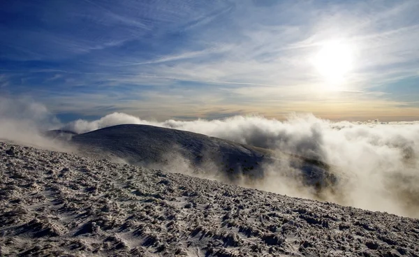 Evening sunshine and inversion clouds on mountains — Stock Photo, Image