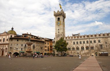 torre civica, trento, İtalya ile Piazza duomo