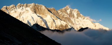 lhotse ve nuptse etmek görünüm akşam