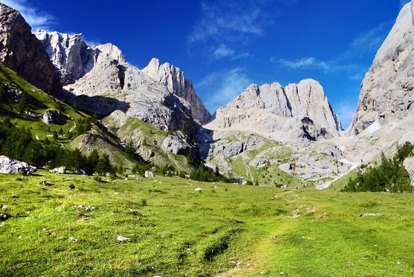 Vista do lado sul de marmolada- topo de dolomiti itália — Fotografia de Stock